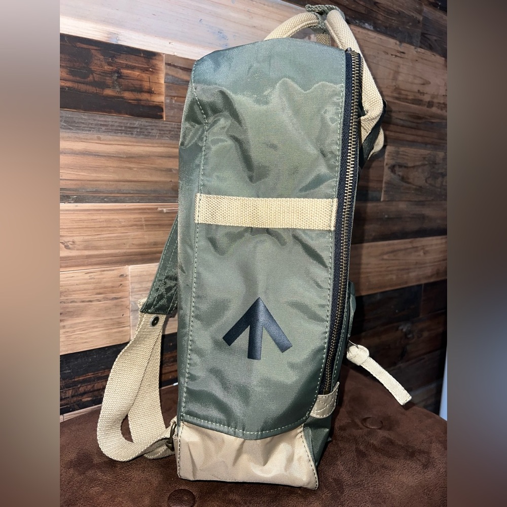 LandRover Backpack - Picture 2 of 6